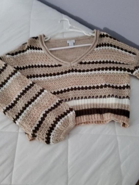Rue21 Sweaters - Rue21 Beige Knit V-Neck Sweater